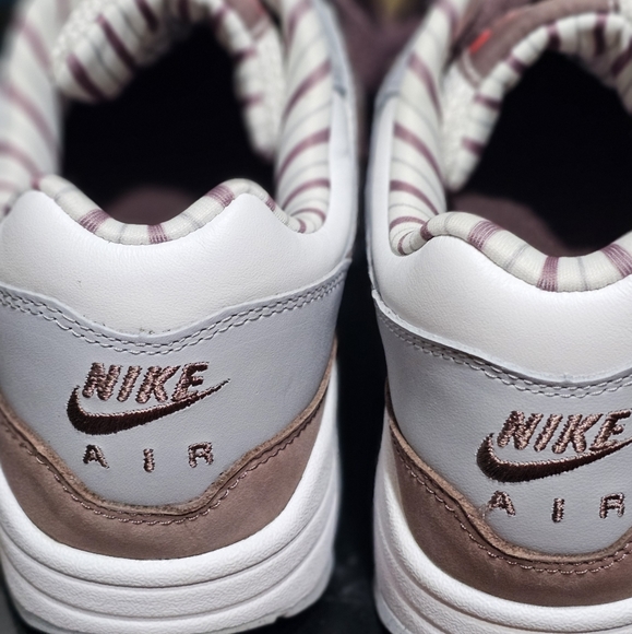 NIKE AIR MAX 1 'SHIMA SHIMA'SUMMIT WHITE/PLUM ECLIPSE 03. 10. 2023 - Picture 4 of 9